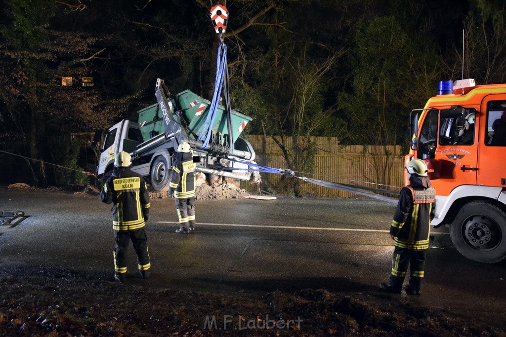 Container LKW umgestuerzt Koeln Brueck Bruecker- Dellbruecker Mauspfad P481.JPG - Miklos Laubert